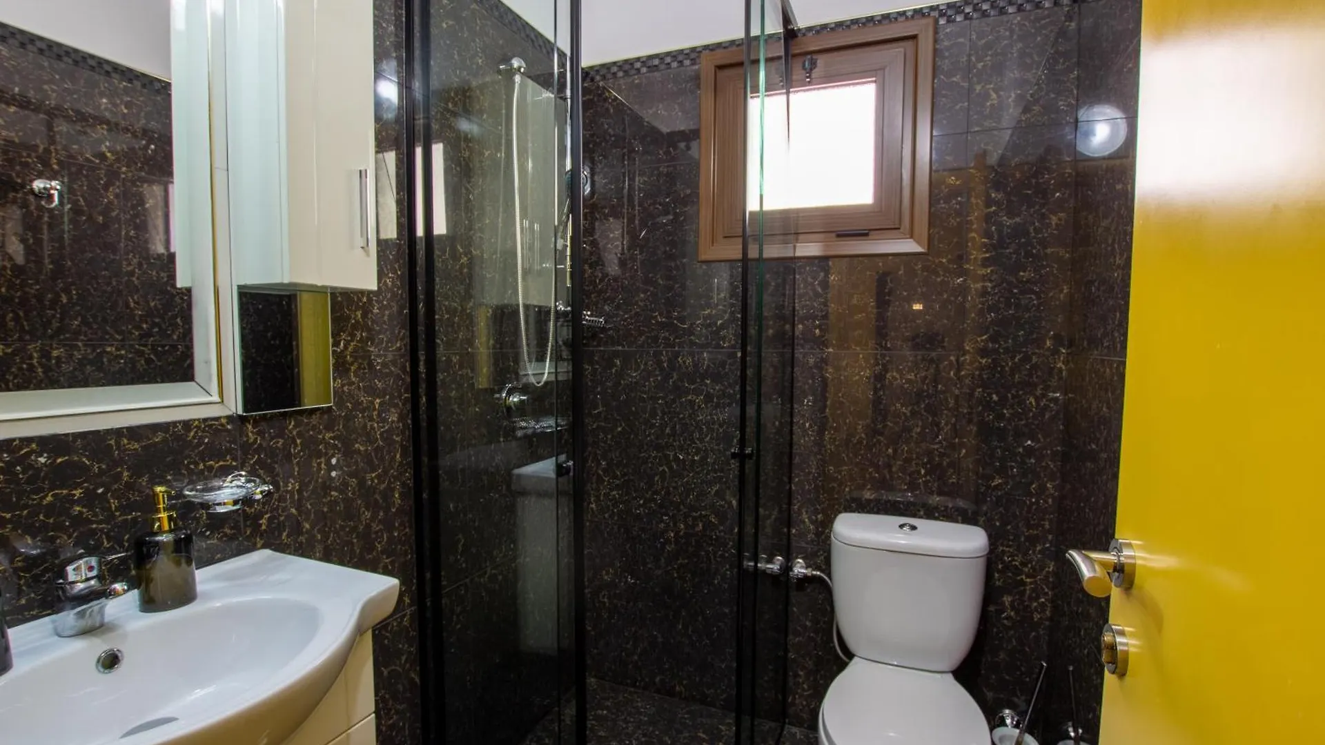 Bora Hotel Gjirokastër 4*,  Albania