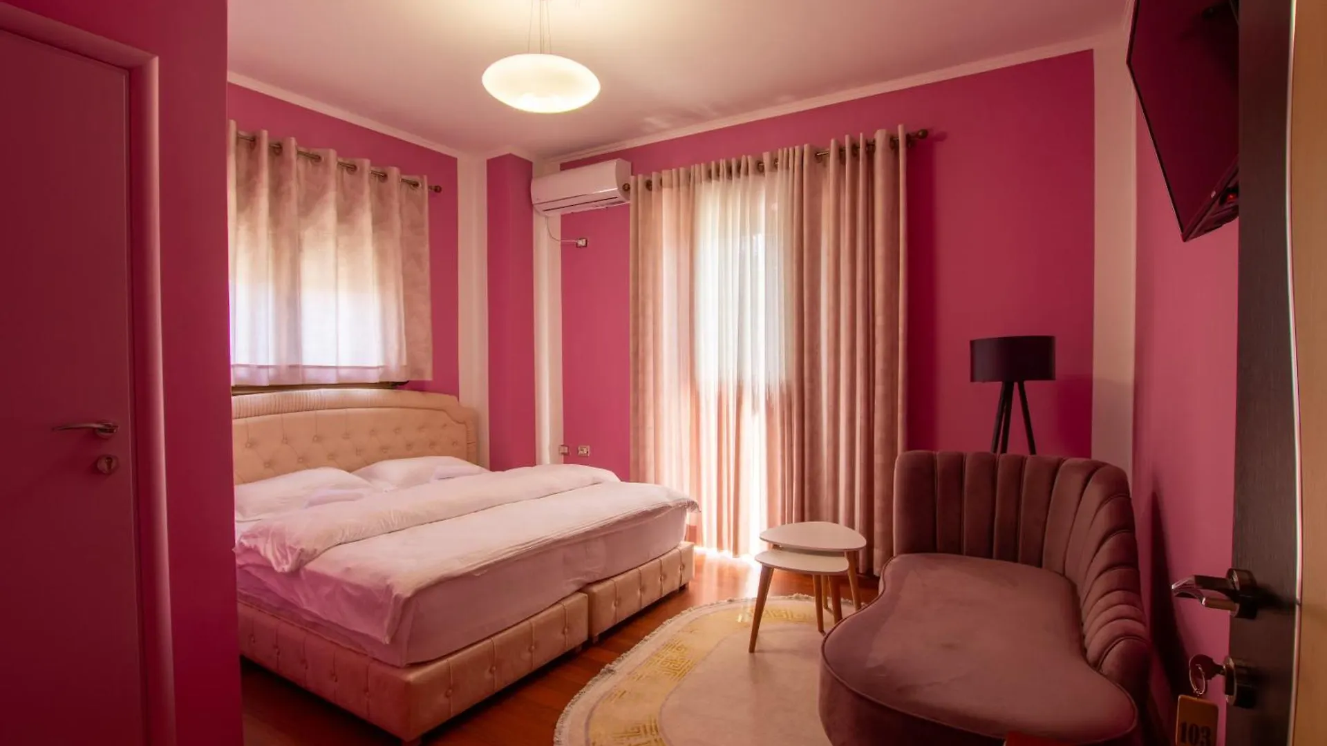 Bora Hotel Gjirokastër 4*,
